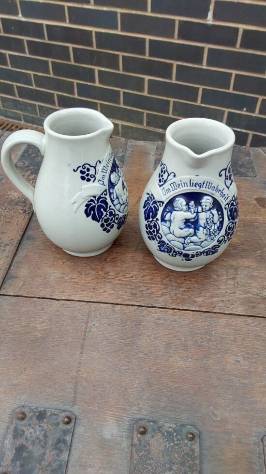 Pair of decorative 1/2 Litre ceramic Jugs - Image 3